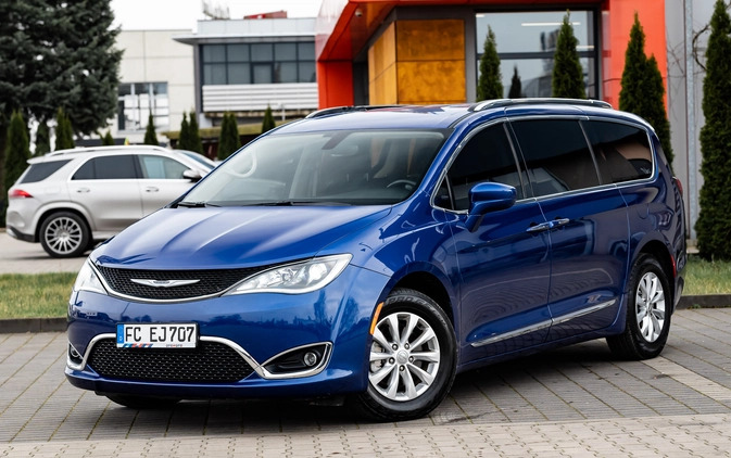 Chrysler Pacifica cena 138900 przebieg: 88000, rok produkcji 2020 z Szczecin małe 781